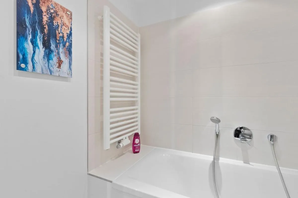 Apartment Luxus Im Zentrum Fuer 6 Personen! 3 Zimmer, Balkon, Wlan, Parkplatz Dresden